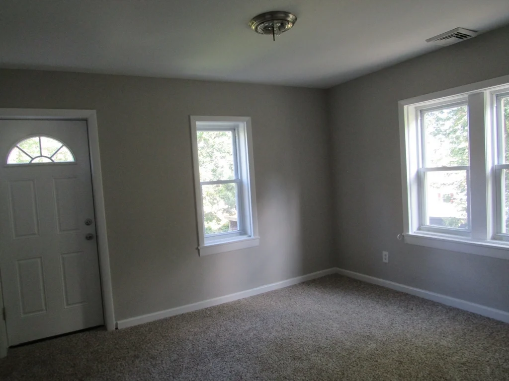 4 bed, 2 bath apartment for rent at 19 Chapman St Unit 2nd Floor, Dracut — photo 7 of 36