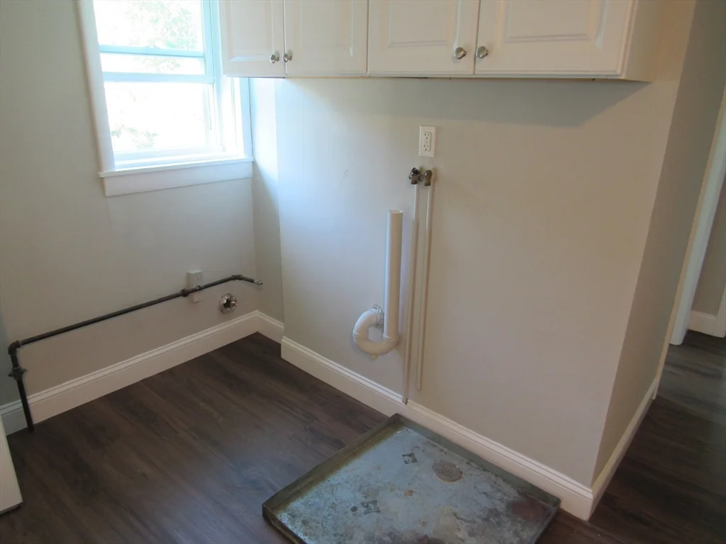 4 bed, 2 bath apartment for rent at 19 Chapman St Unit 2nd Floor, Dracut — photo 9 of 36
