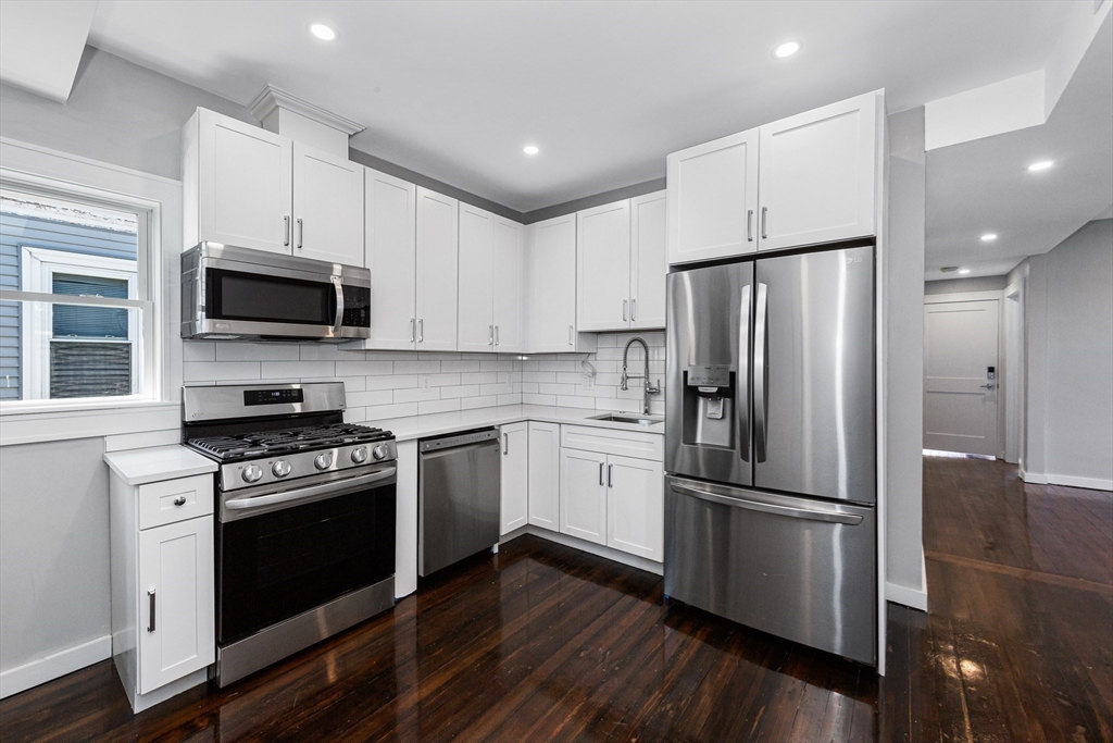 3 bed, 2 bath apartment for rent at 19 Chase St Unit 3R, Dorchester — photo 3 of 20