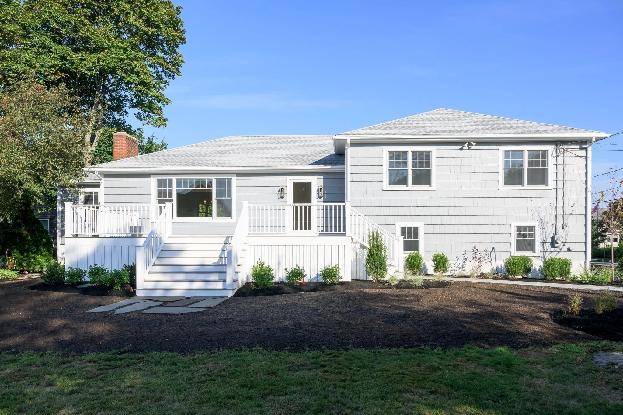 3 bed, 2 bath apartment for rent at 19 Cleveland Rd, Marblehead — photo 2 of 24