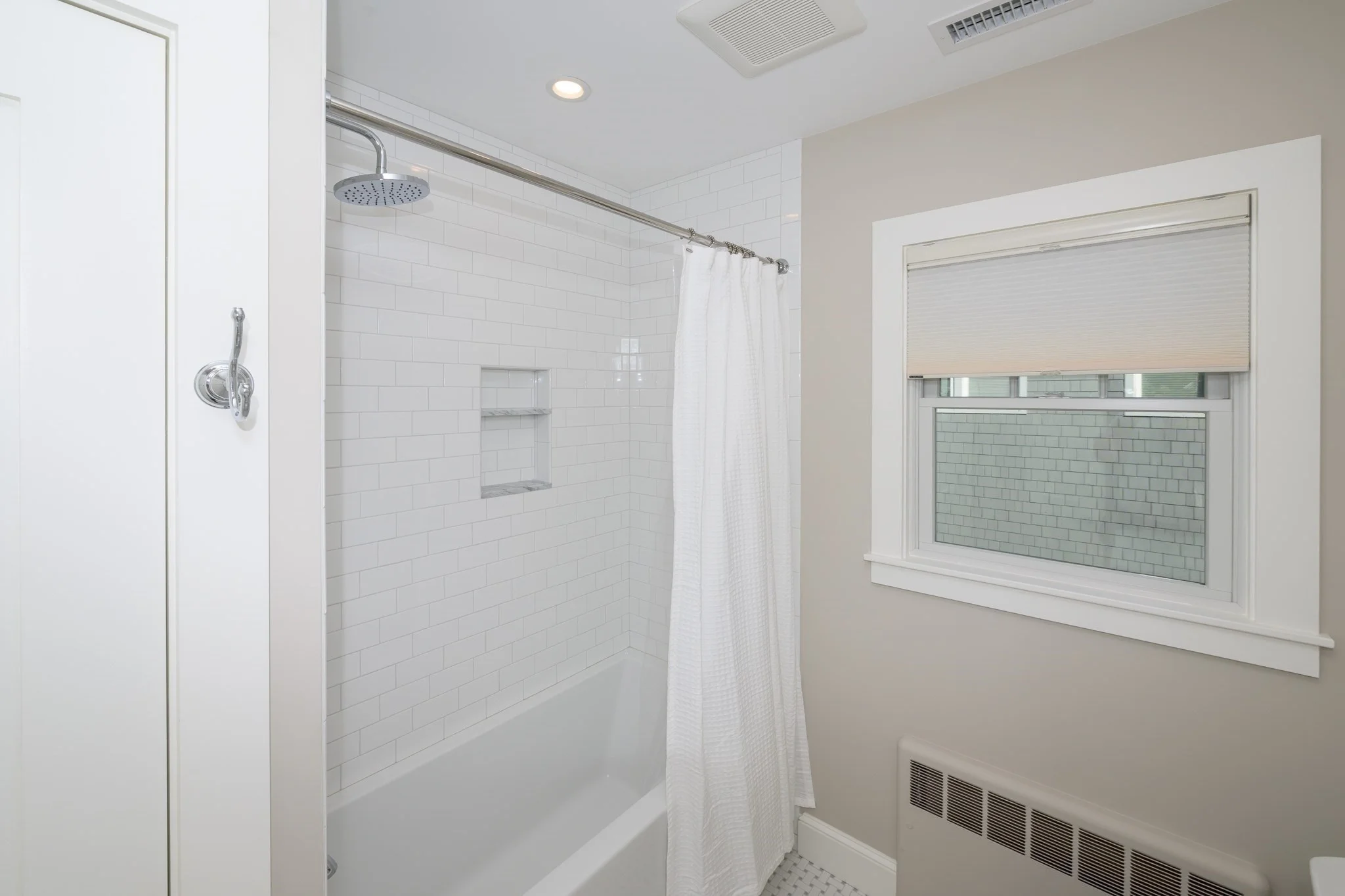3 bed, 2 bath apartment for rent at 19 Cleveland Rd, Marblehead — photo 13 of 24