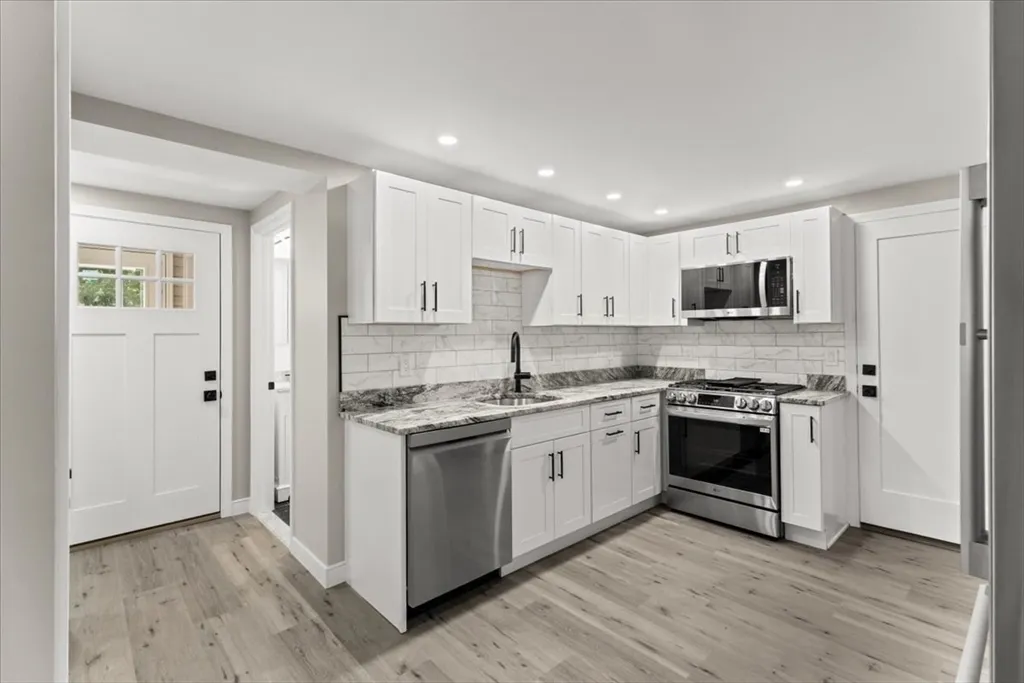 2 bed, 1 bath apartment for rent at 19 Coach Ln Unit 1, Norwood — photo 3 of 40