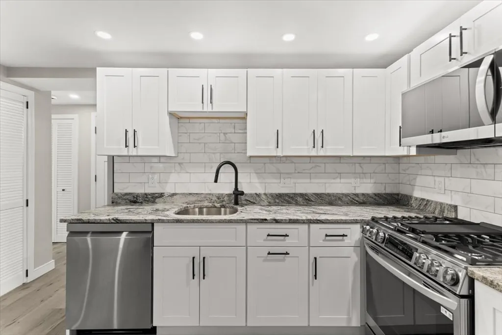 2 bed, 1 bath apartment for rent at 19 Coach Ln Unit 1, Norwood — photo 4 of 40