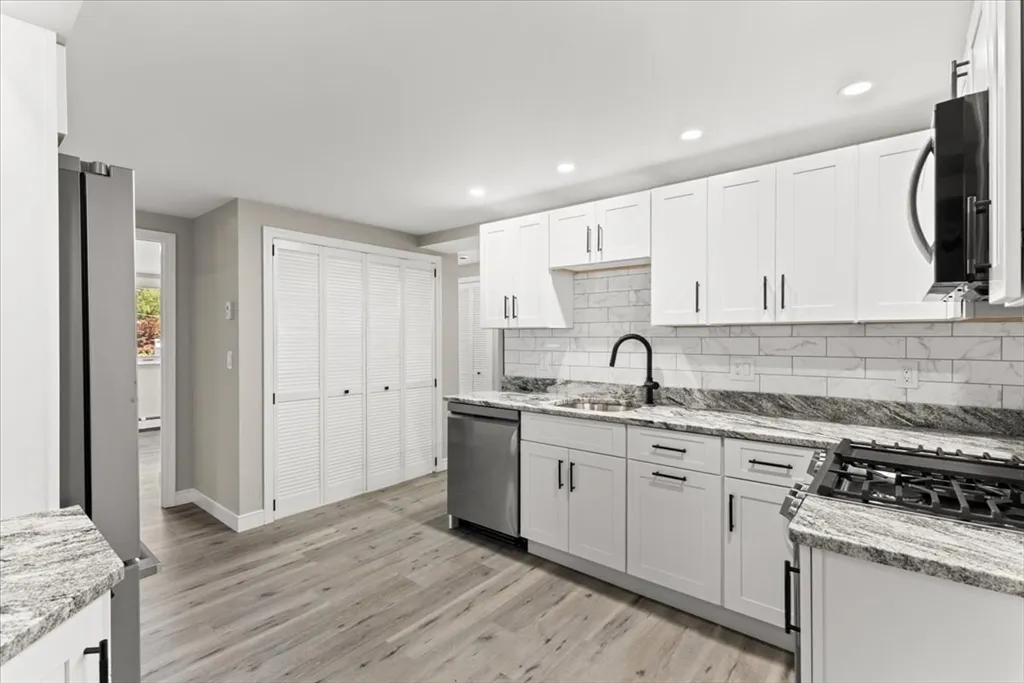 2 bed, 1 bath apartment for rent at 19 Coach Ln Unit 1, Norwood — photo 5 of 40