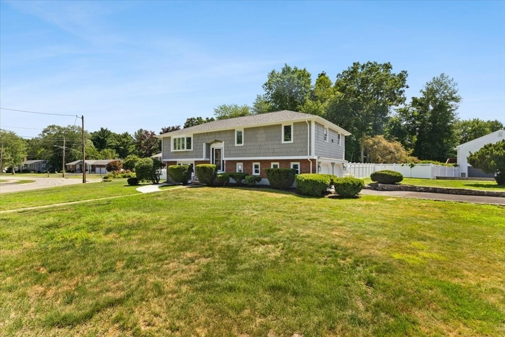 3 bed, 2 bath apartment for rent at 19 Coach Ln Unit 2, Norwood — photo 4 of 42