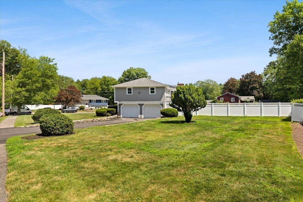 3 bed, 2 bath apartment for rent at 19 Coach Ln Unit 2, Norwood — photo 5 of 42