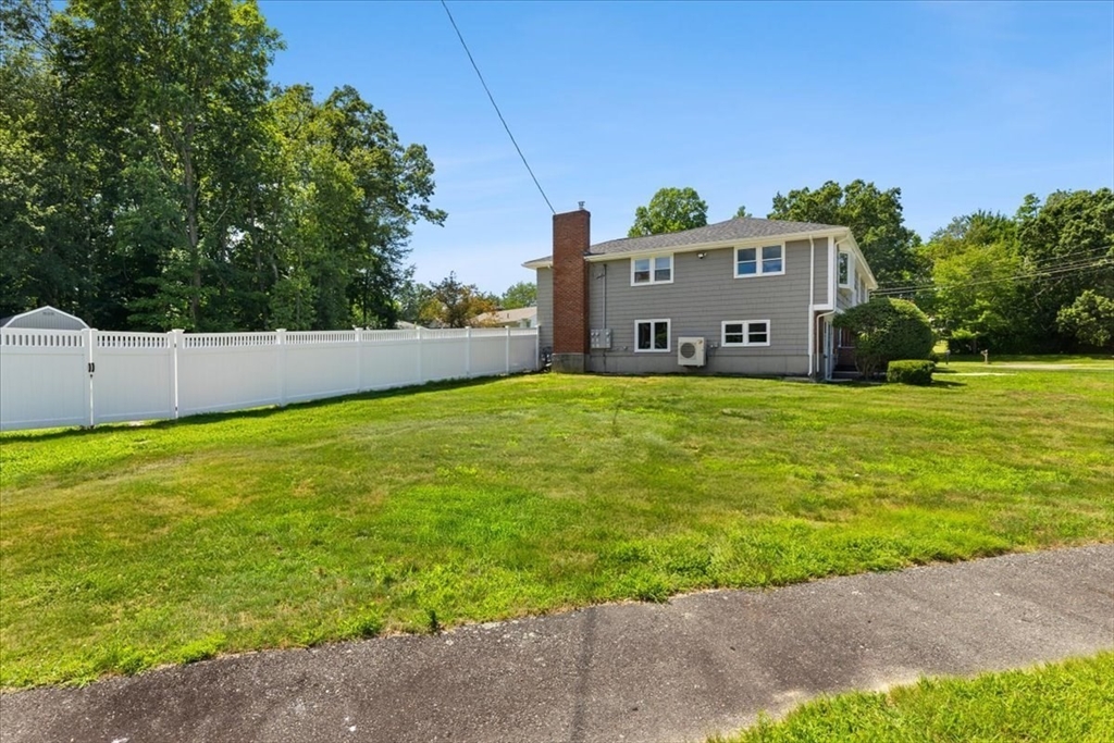 3 bed, 2 bath apartment for rent at 19 Coach Ln Unit 2, Norwood — photo 3 of 42