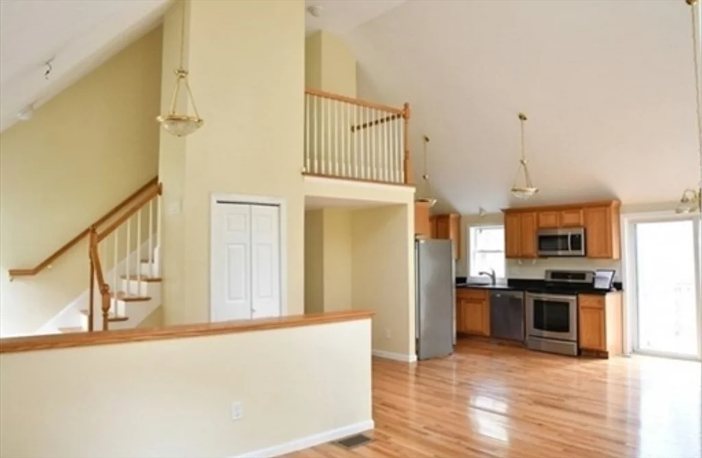 3 bed, 2 bath apartment for rent at 19 Collins Rd, Northborough — photo 4 of 19