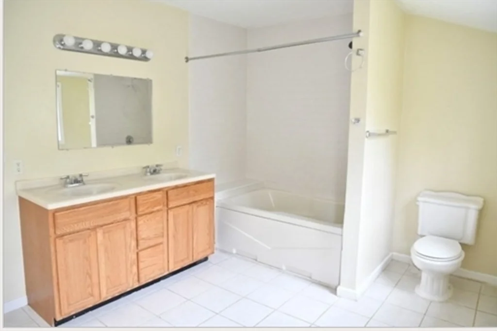 3 bed, 2 bath apartment for rent at 19 Collins Rd, Northborough — photo 15 of 19