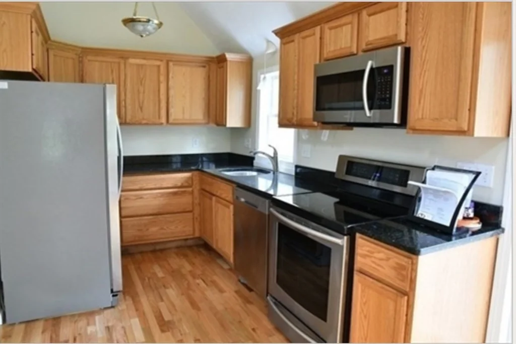 3 bed, 2 bath apartment for rent at 19 Collins Rd, Northborough — photo 3 of 19