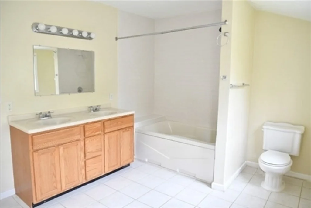 3 bed, 2 bath apartment for rent at 19 Collins Rd, Northborough — photo 11 of 19