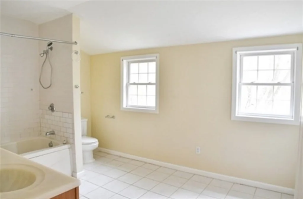 3 bed, 2 bath apartment for rent at 19 Collins Rd, Northborough — photo 12 of 19