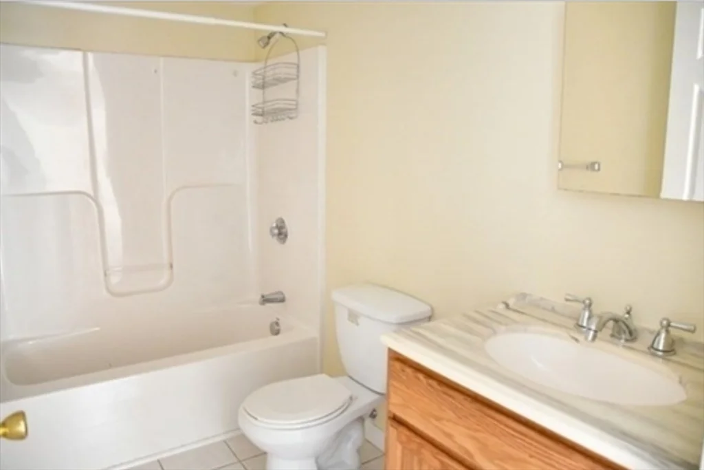3 bed, 2 bath apartment for rent at 19 Collins Rd, Northborough — photo 16 of 19