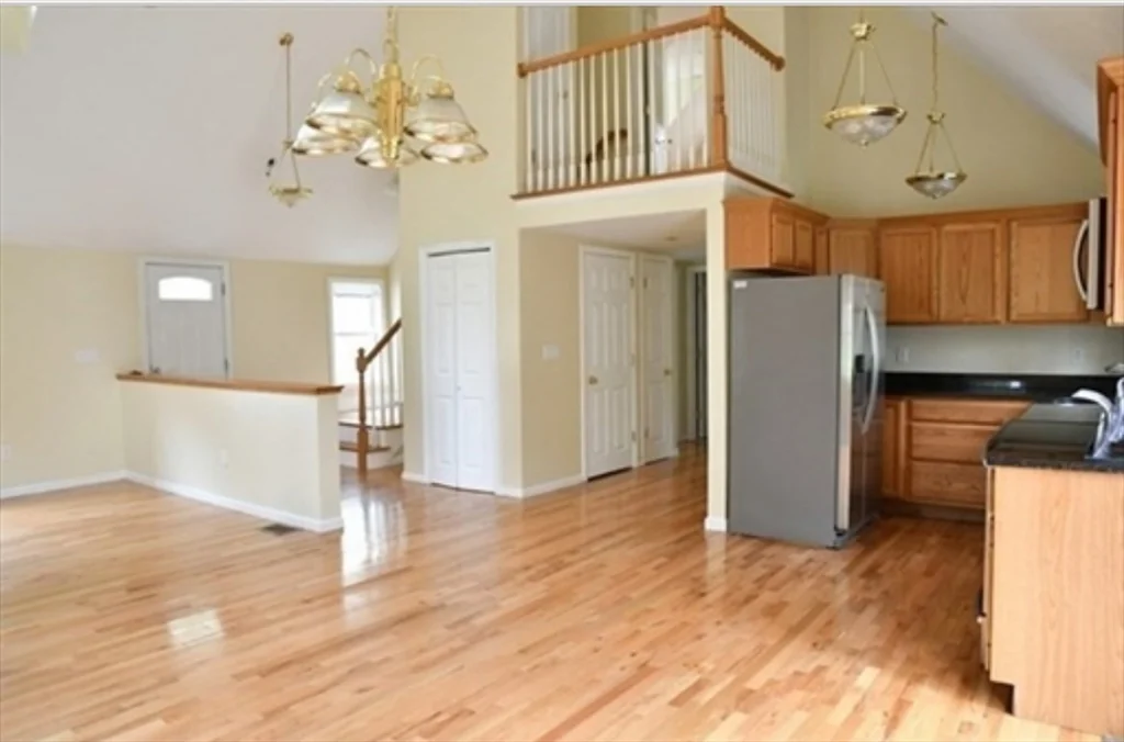 3 bed, 2 bath apartment for rent at 19 Collins Rd, Northborough — photo 2 of 19
