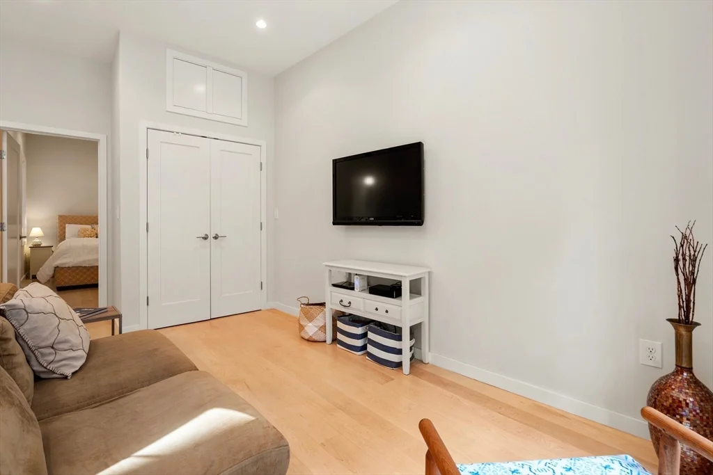 2 bed, 1 bath apartment for rent at 19 Cooper St Unit 1, North End — photo 6 of 12