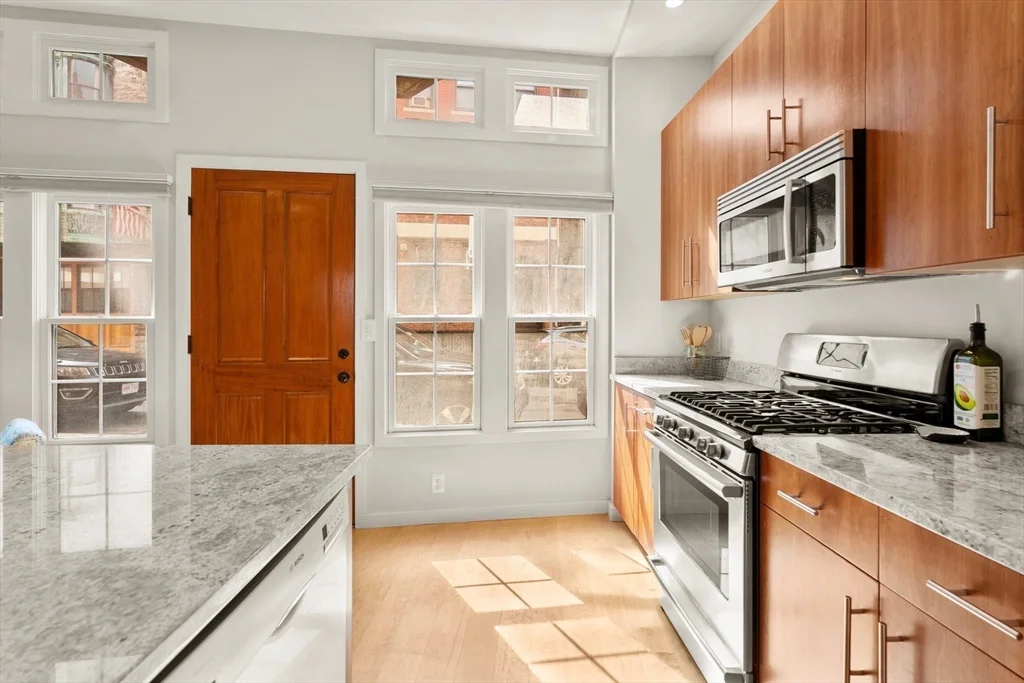 2 bed, 1 bath apartment for rent at 19 Cooper St Unit 1, North End — photo 2 of 12