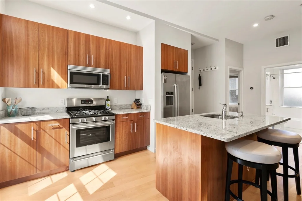2 bed, 1 bath apartment for rent at 19 Cooper St Unit 1, North End