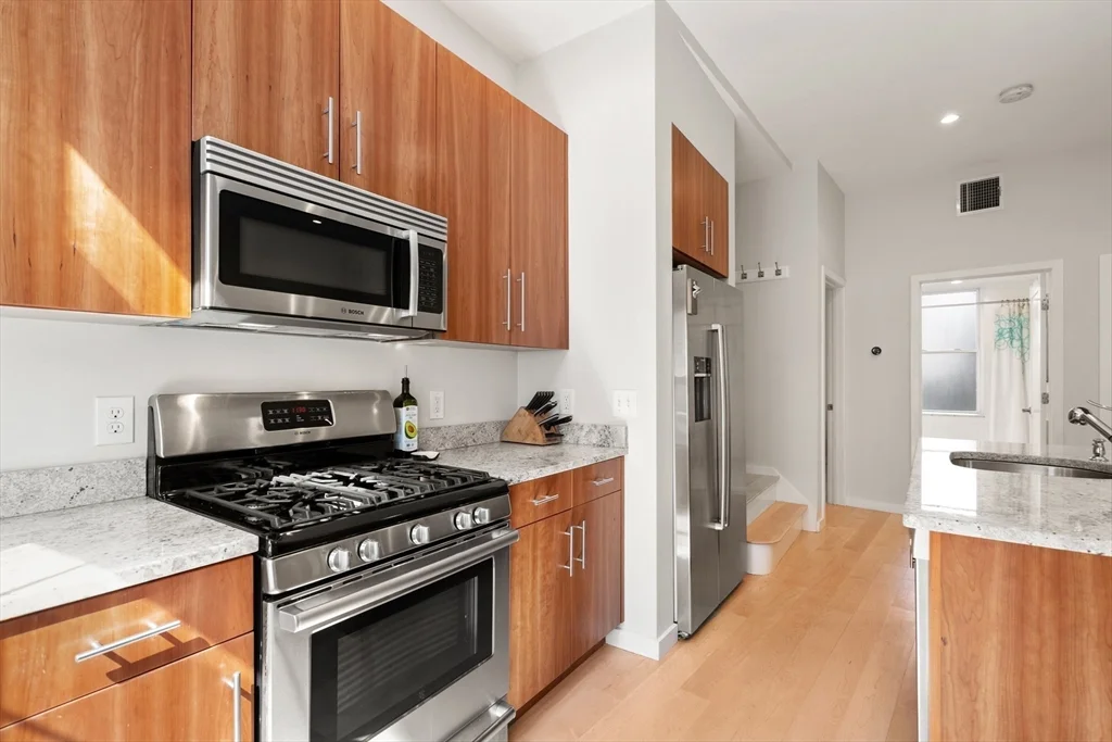 2 bed, 1 bath apartment for rent at 19 Cooper St Unit 1, North End — photo 3 of 12