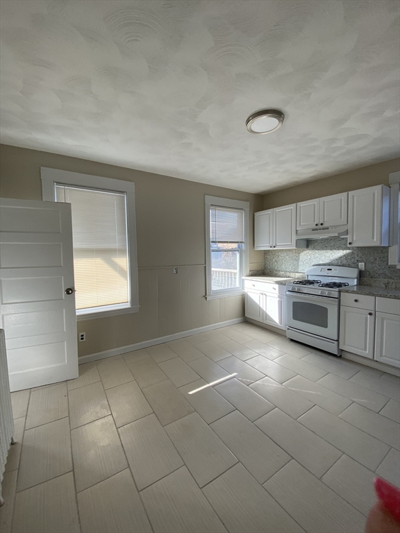 3 bed, 2 bath apartment for rent at 19 Coral Av Unit 2, Winthrop — photo 10 of 16
