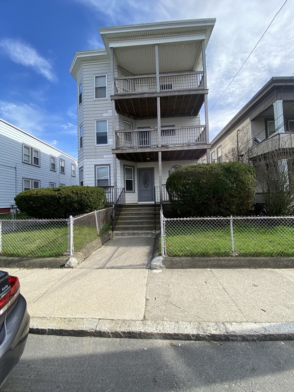 3 bed, 2 bath apartment for rent at 19 Coral Av Unit 2, Winthrop