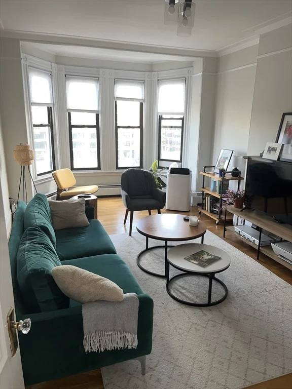 2 bed, 1 bath apartment for rent at 19 Cortes St Unit 10, Bay Village — photo 3 of 9