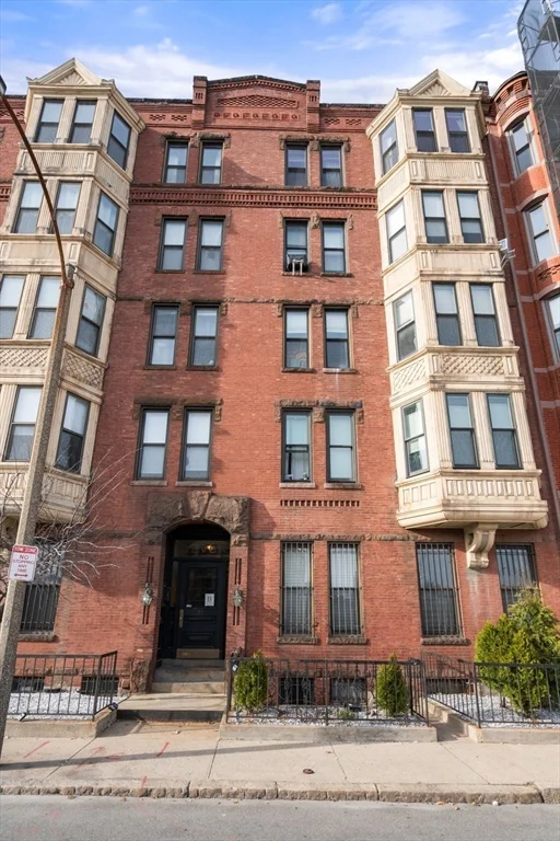 2 bed, 1 bath apartment for rent at 19 Cortes St Unit 10, Bay Village