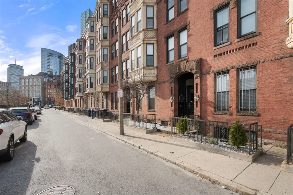 2 bed, 1 bath apartment for rent at 19 Cortes St Unit 10, Bay Village — photo 8 of 9