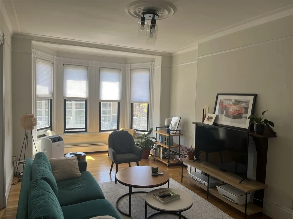 2 bed, 1 bath apartment for rent at 19 Cortes St Unit 10, Bay Village — photo 2 of 9