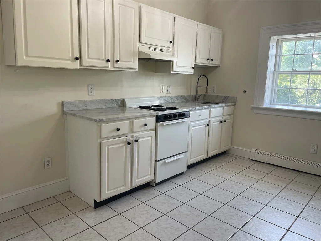 1 bed, 1 bath apartment for rent at 19 Court St Unit 3A, Plymouth — photo 6 of 9