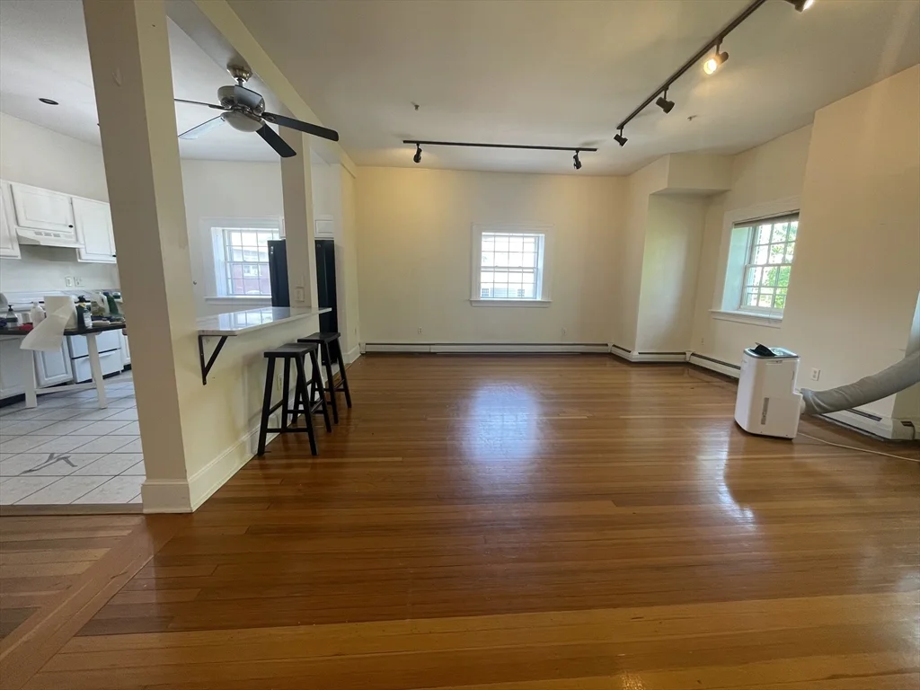 1 bed, 1 bath apartment for rent at 19 Court St Unit 3A, Plymouth — photo 1 of 9