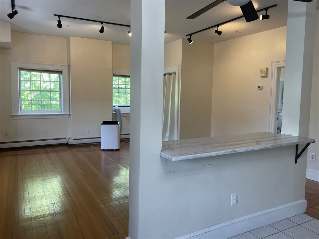 1 bed, 1 bath apartment for rent at 19 Court St Unit 3A, Plymouth — photo 2 of 9