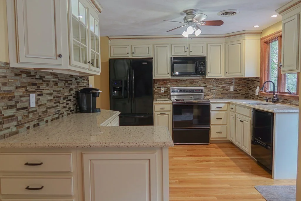 3 bed, 2 bath apartment for rent at 19 Cox Rd, Winchester — photo 3 of 19