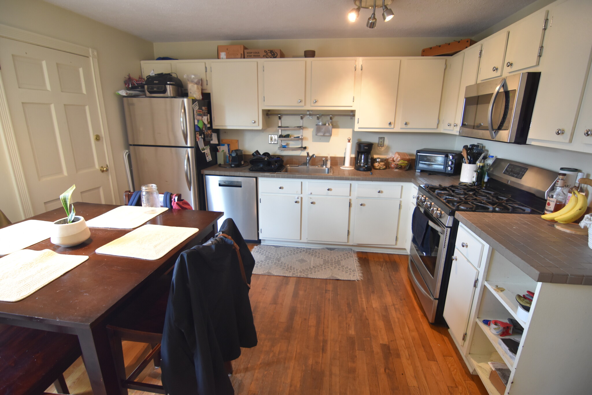 3 bed, 1 bath apartment for rent at 19 Craig Pl Unit 3, Coolidge Corner — photo 1 of 14