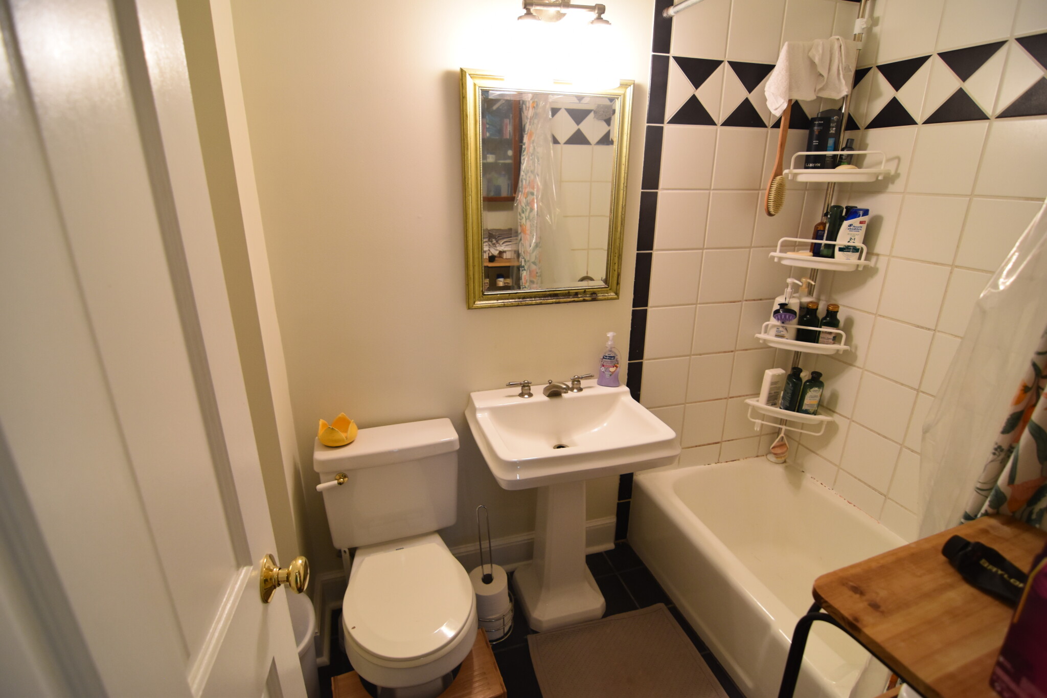 3 bed, 1 bath apartment for rent at 19 Craig Pl Unit 3, Coolidge Corner — photo 9 of 14