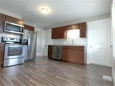 3 bed, 1 bath apartment for rent at 19 Cross St Unit 1R, South Grafton — photo 6 of 20