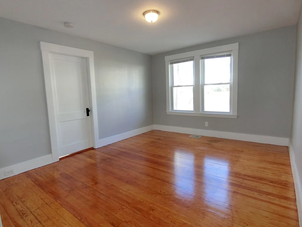 3 bed, 1 bath apartment for rent at 19 Cross St Unit 1R, South Grafton — photo 10 of 20