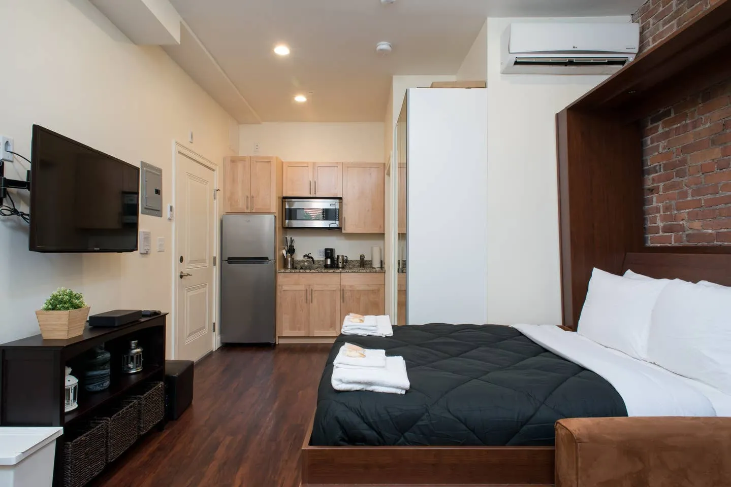 Studio bed, 1 bath apartment for rent at 19 Cumberland St Unit 3, Back Bay — photo 1 of 10