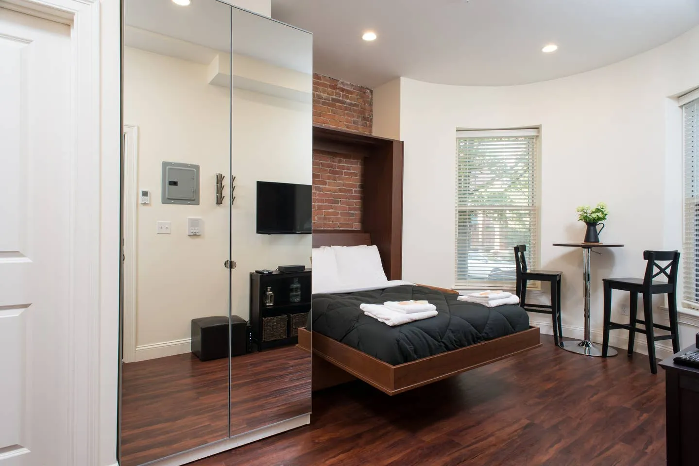 Studio bed, 1 bath apartment for rent at 19 Cumberland St Unit 3, Back Bay — photo 2 of 10