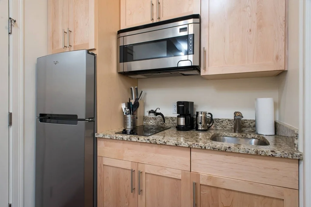 Studio bed, 1 bath apartment for rent at 19 Cumberland St Unit 5, Back Bay — photo 8 of 9