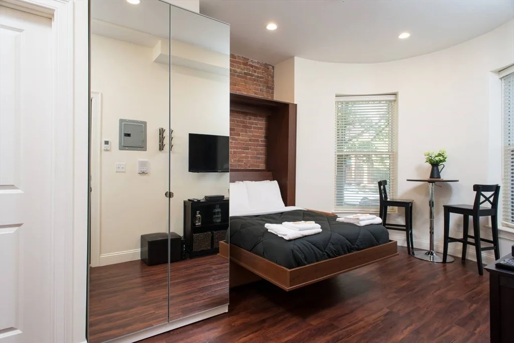 Studio bed, 1 bath apartment for rent at 19 Cumberland St Unit 5, Back Bay — photo 2 of 9