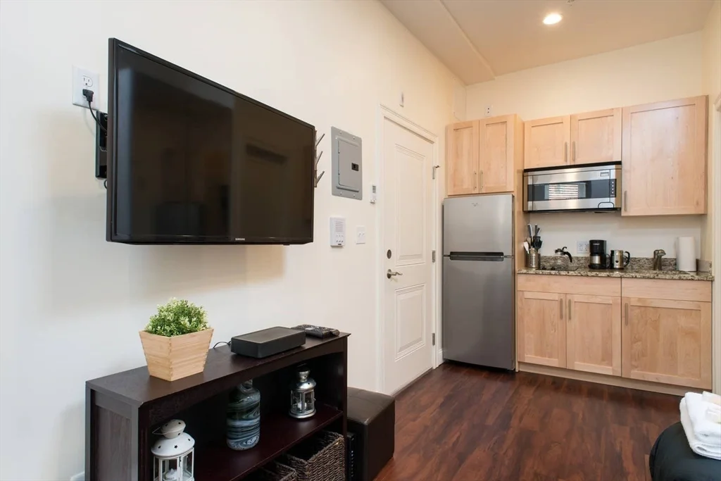 Studio bed, 1 bath apartment for rent at 19 Cumberland St Unit 5, Back Bay — photo 6 of 9