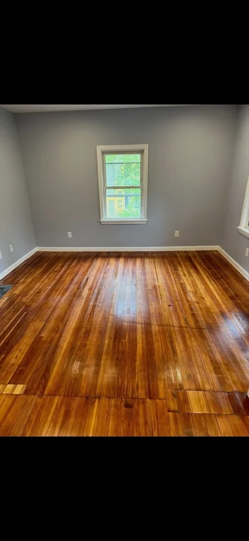 3 bed, 1 bath apartment for rent at 19 Dell Ave Unit 2, Hyde Park — photo 5 of 6