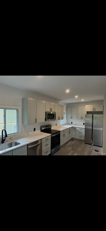 3 bed, 1 bath apartment for rent at 19 Dell Ave Unit 2, Hyde Park — photo 1 of 6