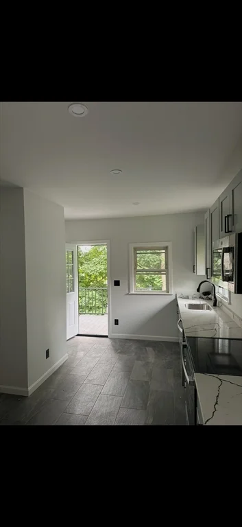 3 bed, 1 bath apartment for rent at 19 Dell Ave Unit 2, Hyde Park — photo 2 of 6