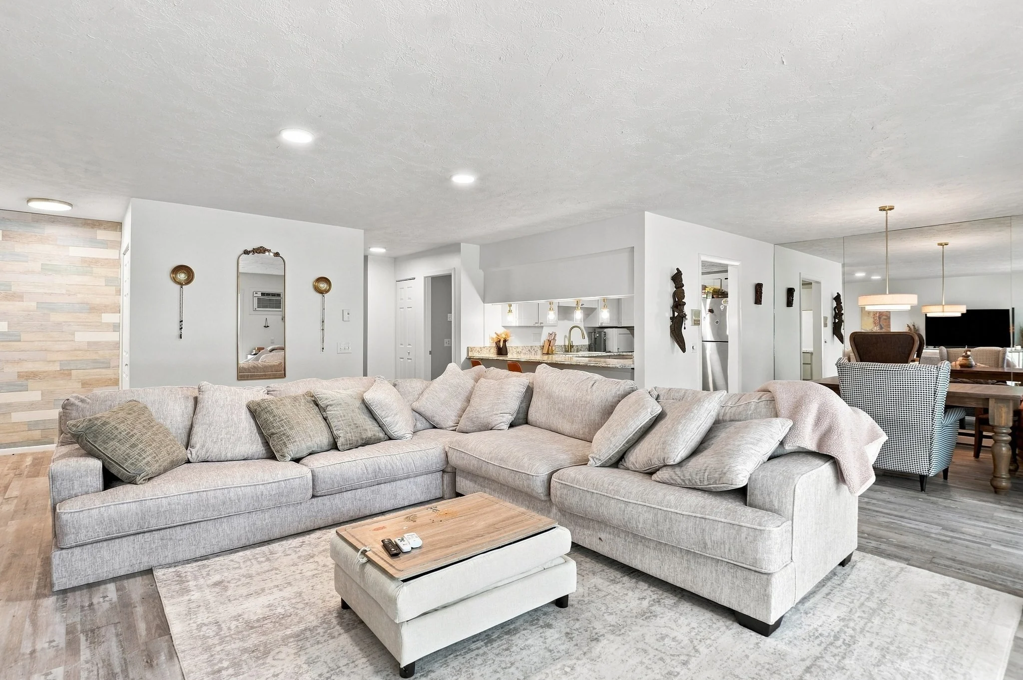 2 bed, 2 bath apartment for rent at 19 Eaglehead Ter Unit 4, Shrewsbury — photo 1 of 25