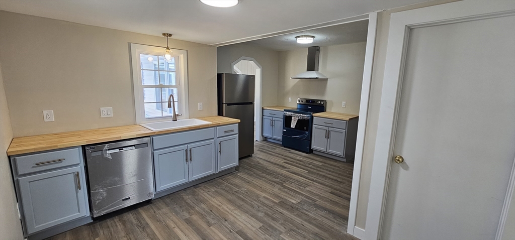 2 bed, 1 bath apartment for rent at 19 East Rd Unit 1, Wachusett Lake — photo 2 of 13