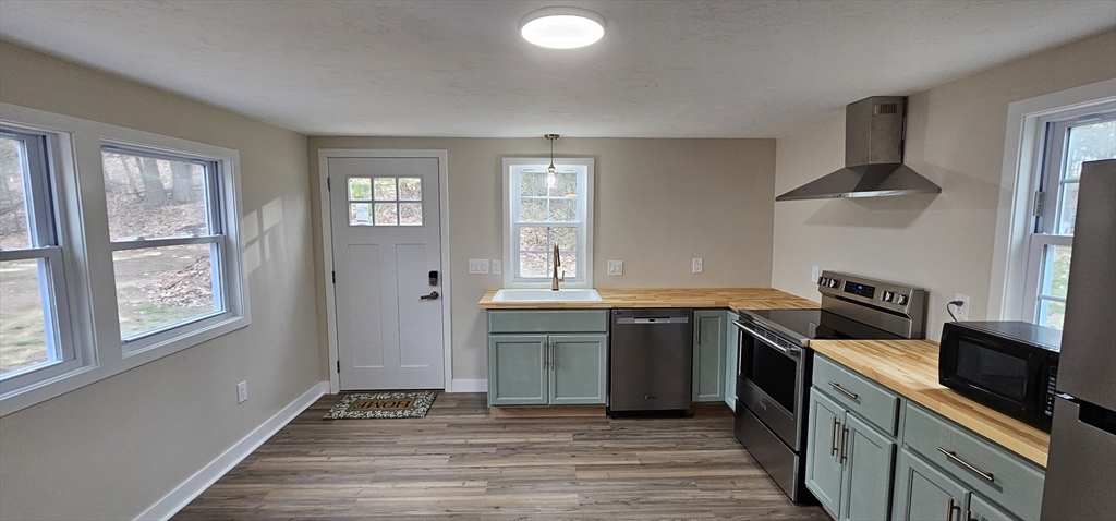 2 bed, 1 bath apartment for rent at 19 East Rd Unit 2, Wachusett Lake — photo 3 of 13