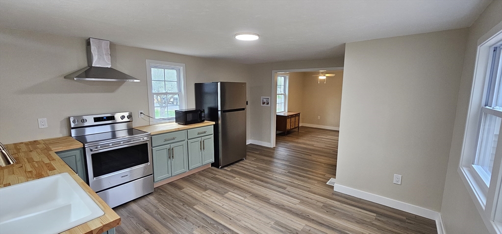 2 bed, 1 bath apartment for rent at 19 East Rd Unit 2, Wachusett Lake — photo 2 of 13
