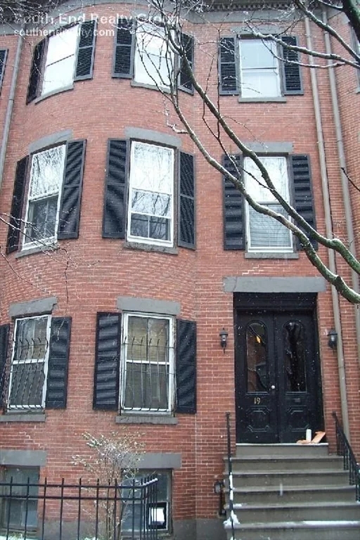 1 bed, 1 bath apartment for rent at 19 East Springfield St Unit 3, South End — photo 1 of 14