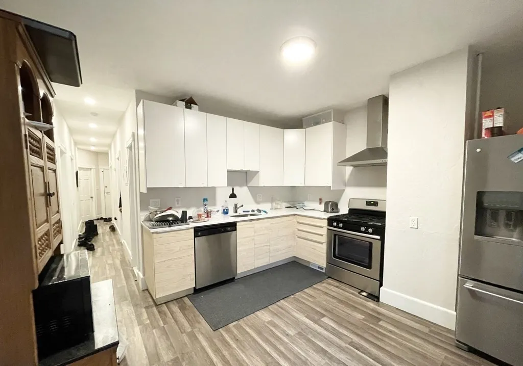 3 bed, 1 bath apartment for rent at 19 Eastman Unit 1, Boston